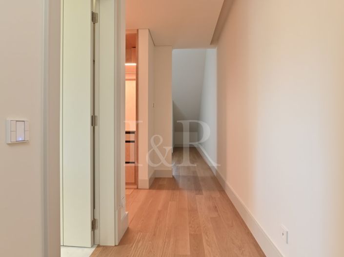 Image No.21-3 Bed Apartment for sale