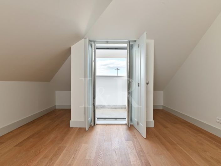 Image No.24-3 Bed Apartment for sale