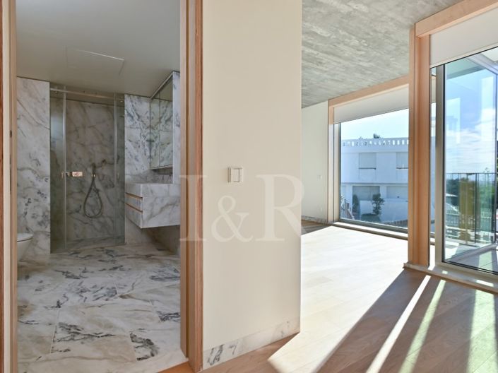 Image No.10-4 Bed Apartment for sale