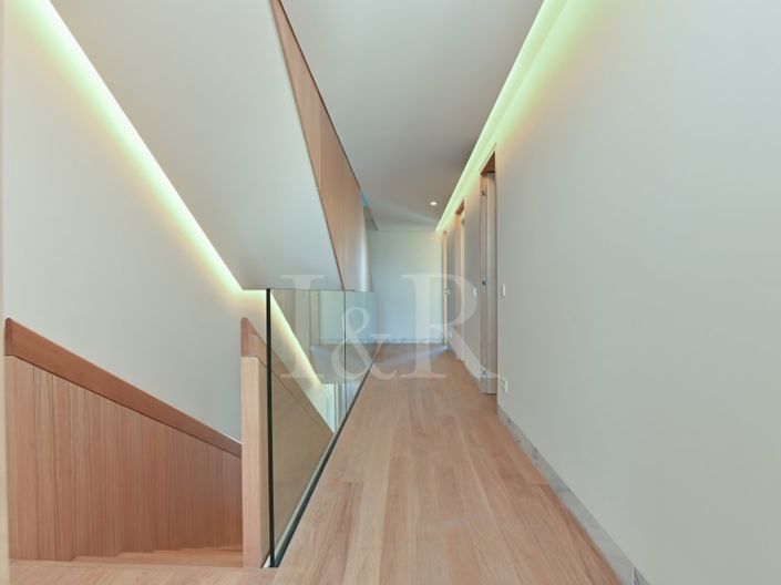 Image No.15-4 Bed Apartment for sale