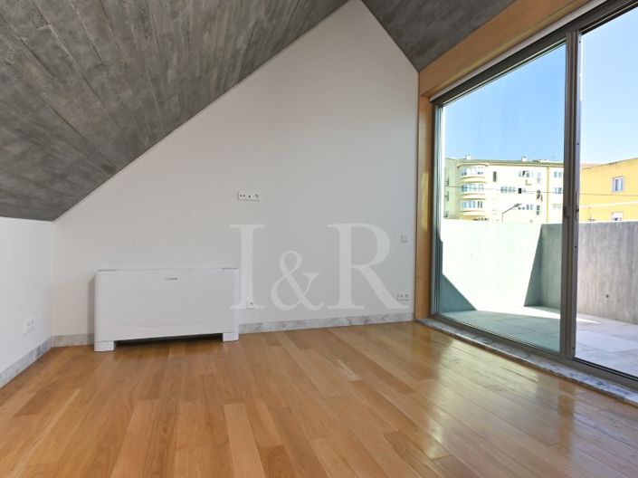 Image No.17-4 Bed Apartment for sale