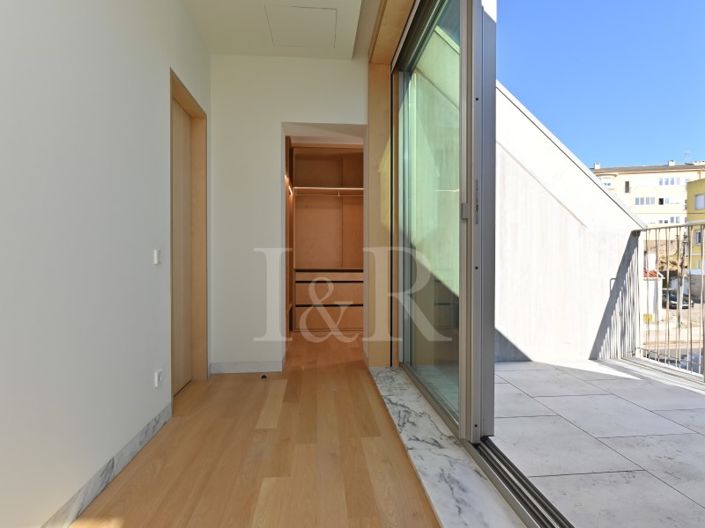 Image No.19-4 Bed Apartment for sale