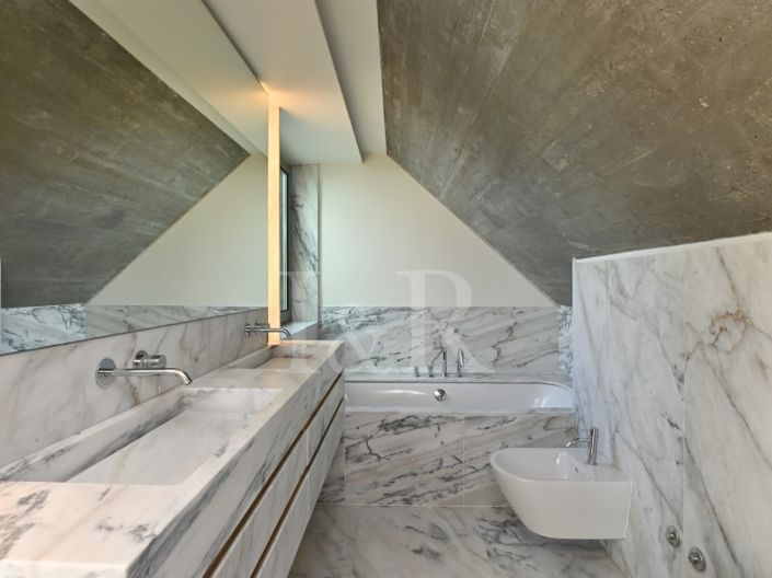 Image No.20-4 Bed Apartment for sale