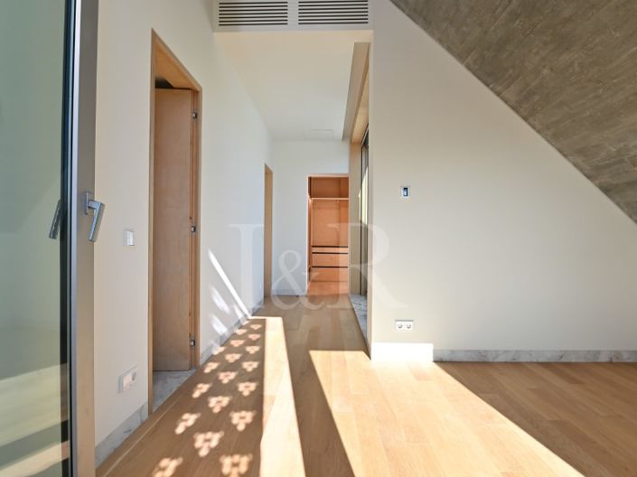 Image No.21-4 Bed Apartment for sale