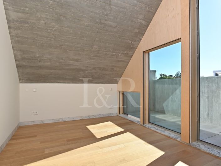 Image No.22-4 Bed Apartment for sale