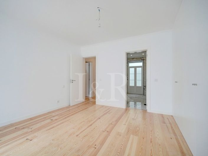 Image No.14-3 Bed Apartment for sale