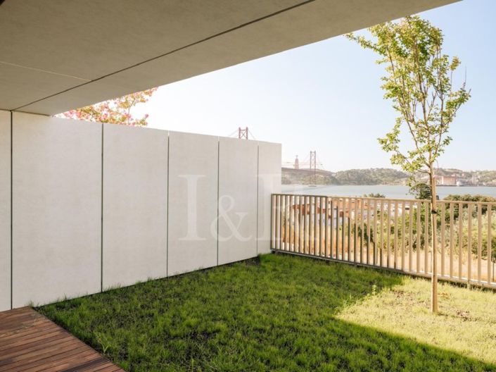 Image No.1-5 Bed House for sale