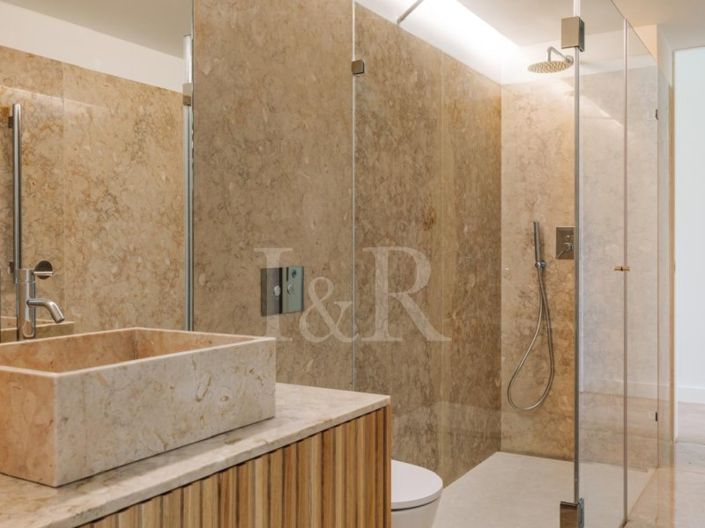 Image No.10-5 Bed House for sale