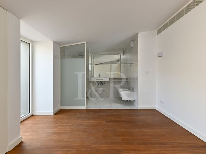 Image No.17-3 Bed Apartment for sale