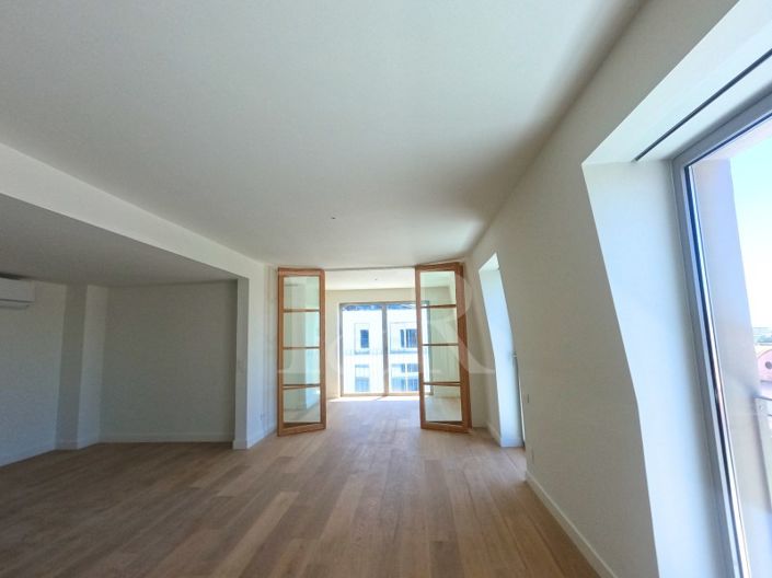 Image No.11-3 Bed Apartment for sale