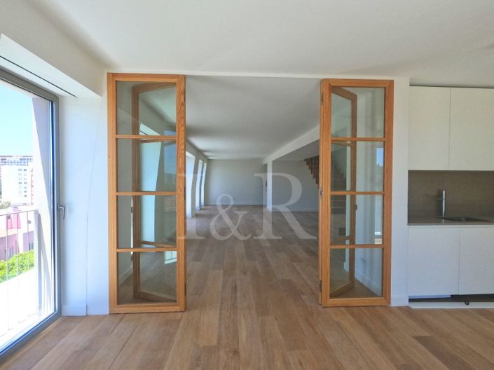 Image No.12-3 Bed Apartment for sale