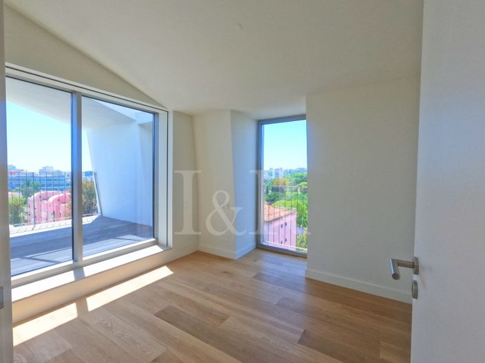 Image No.9-3 Bed Apartment for sale