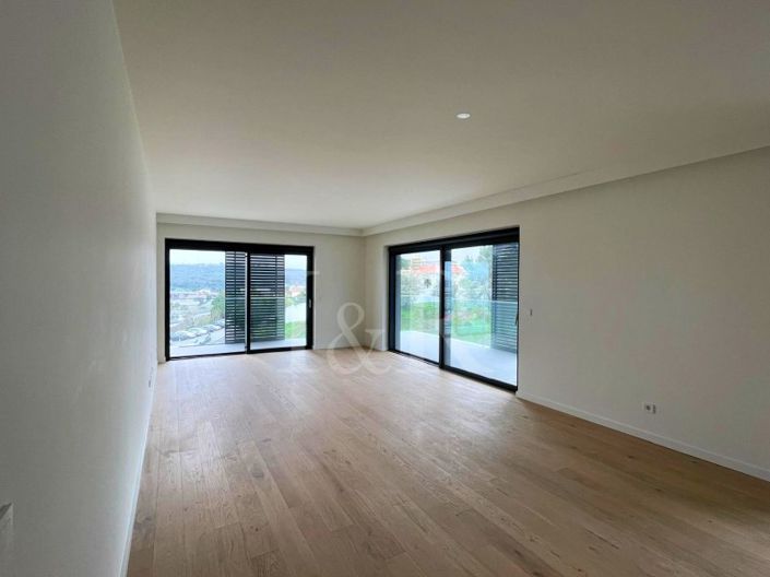 Image No.2-4 Bed Apartment for sale