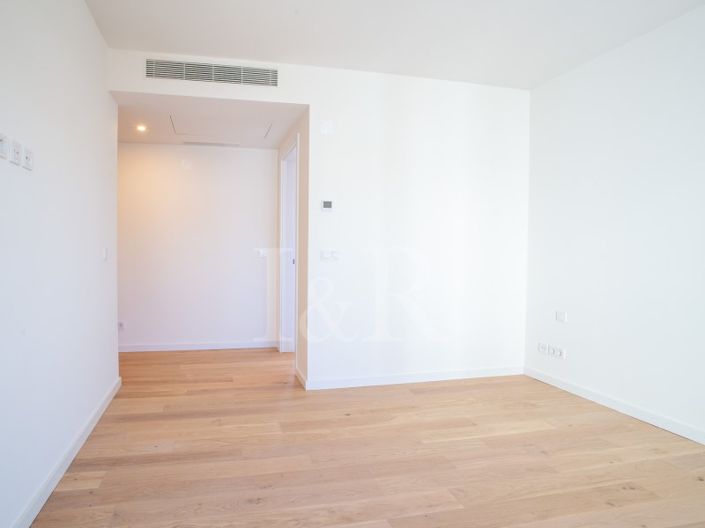 Image No.4-4 Bed Apartment for sale