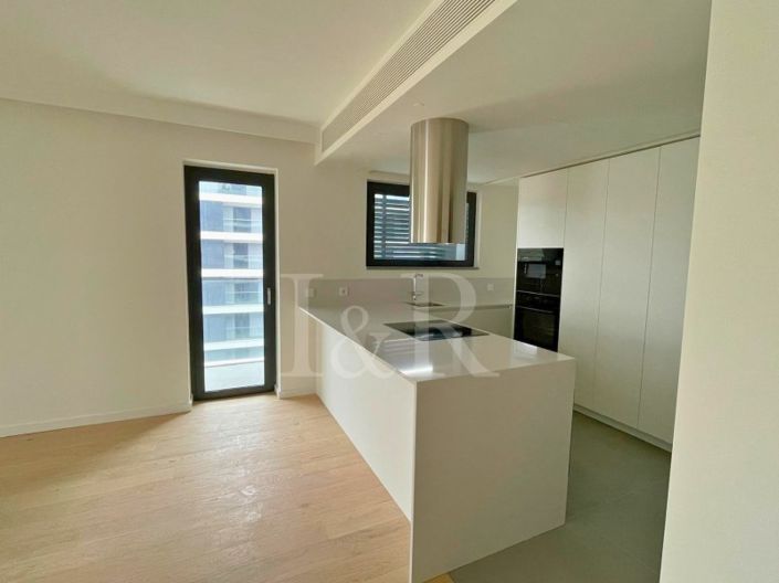 Image No.4-4 Bed Apartment for sale