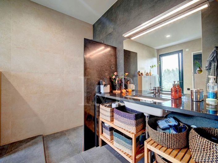 Image No.32-3 Bed House for sale