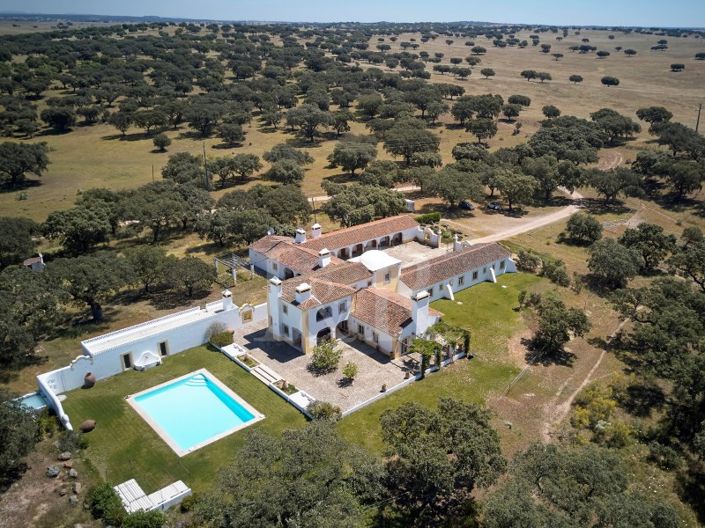 Image No.1-6 Bed Farmhouse for sale