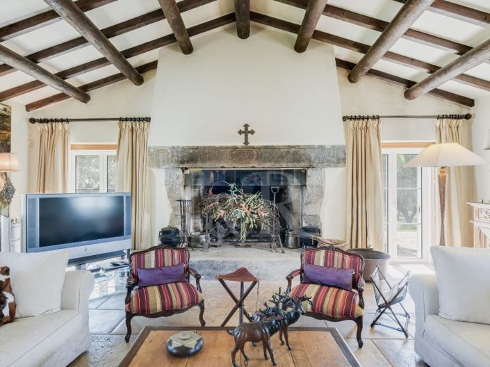 Image No.11-6 Bed Farmhouse for sale