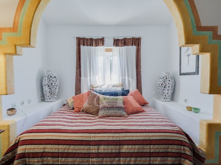 Image No.37-6 Bed Farmhouse for sale