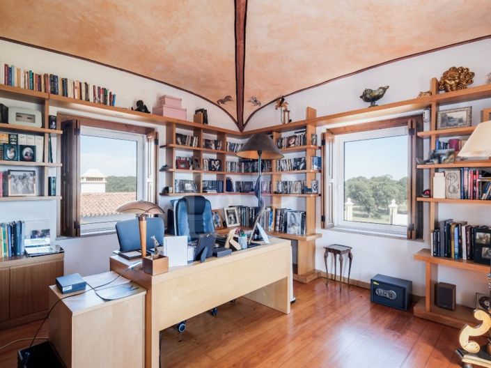 Image No.50-6 Bed Farmhouse for sale