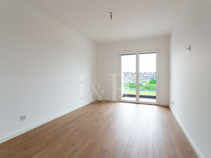 Image No.17-3 Bed Apartment for sale