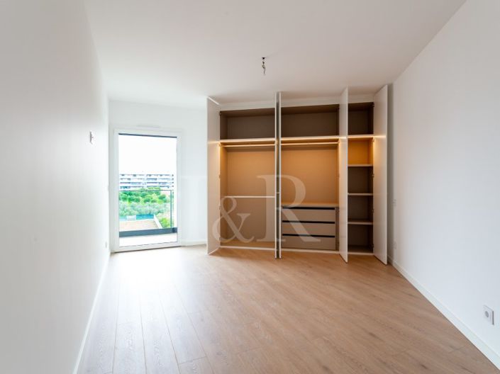 Image No.20-3 Bed Apartment for sale