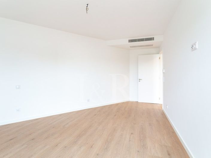 Image No.24-3 Bed Apartment for sale