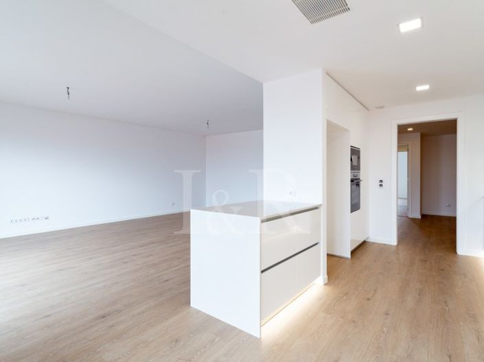 Image No.3-3 Bed Apartment for sale