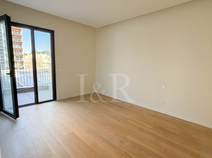 Image No.11-3 Bed Apartment for sale