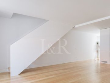 idfa7a4d00-0000-0500-0000-00001866e8e0