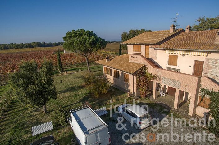 Image No.5-Ferme de 8 chambres à vendre à Castiglione del Lago