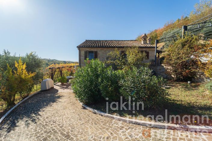 Image No.35-Ferme de 10 chambres à vendre à Fermo