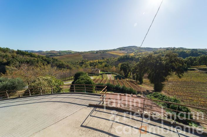 Image No.61-Ferme de 10 chambres à vendre à Fermo