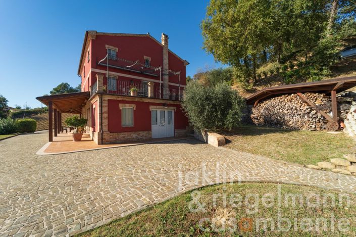 Image No.71-Ferme de 10 chambres à vendre à Fermo