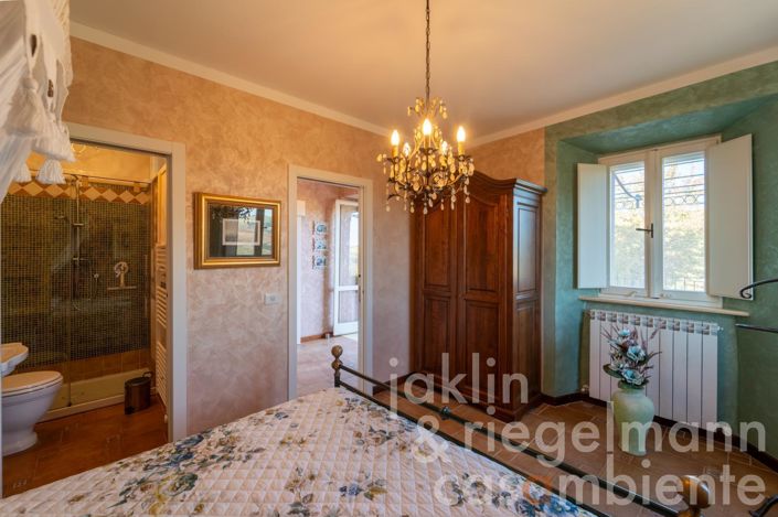 Image No.85-Ferme de 10 chambres à vendre à Fermo