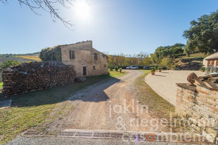 Image No.92-Ferme de 10 chambres à vendre à Fermo