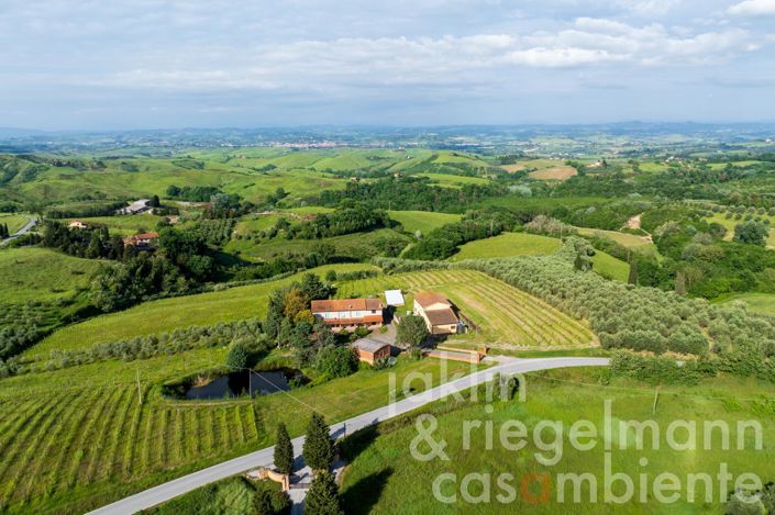 Image No.3-7 Bed Farmhouse for sale