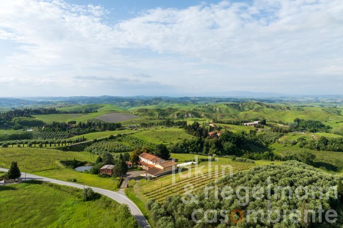 Image No.4-7 Bed Farmhouse for sale