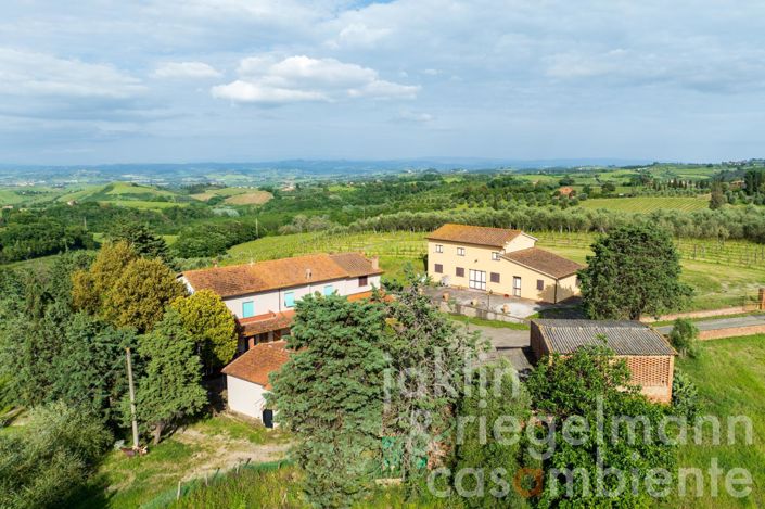 Image No.9-7 Bed Farmhouse for sale