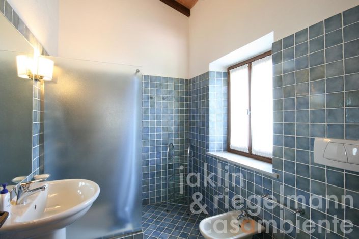 Image No.63-9 Bed Farmhouse for sale