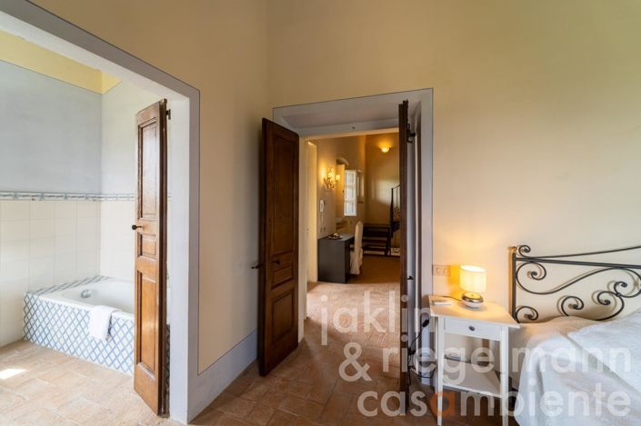 Image No.64-6 Bed Country House for sale