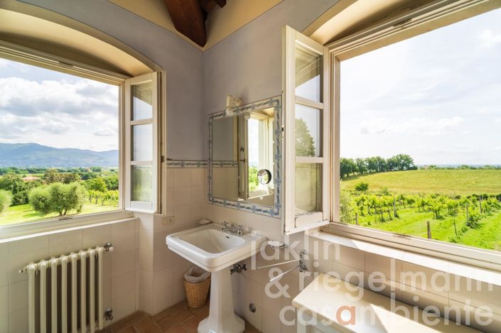 Image No.67-6 Bed Country House for sale