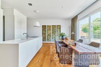 67813439e8fd8m265650