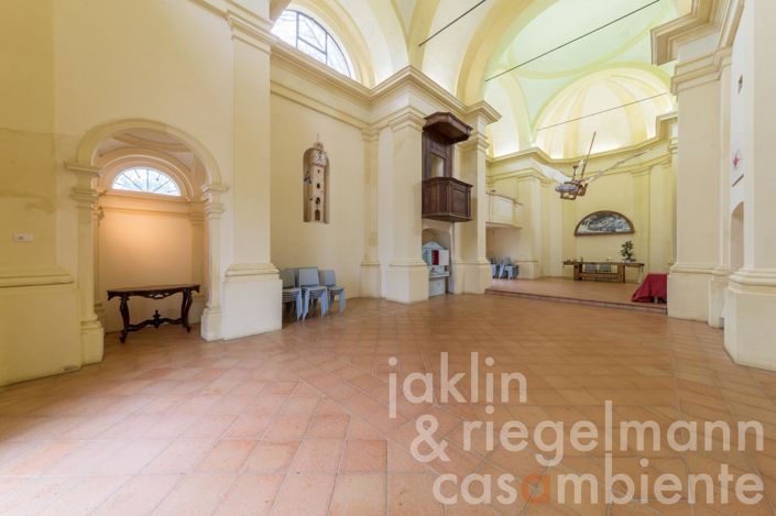 Image No.20-8 Bed House for sale