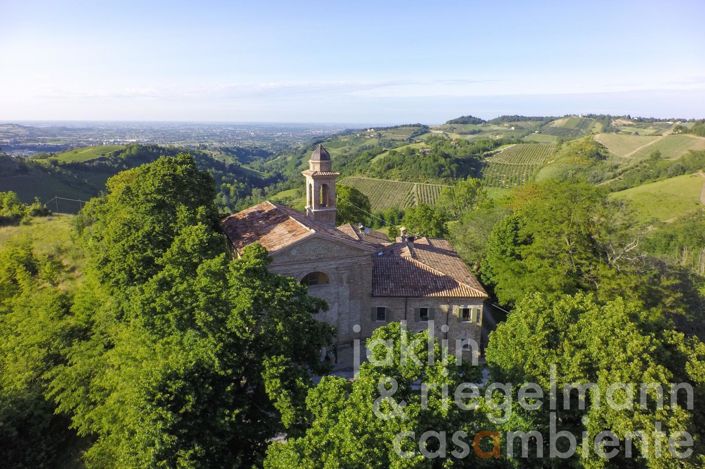 Image No.8-8 Bed House for sale