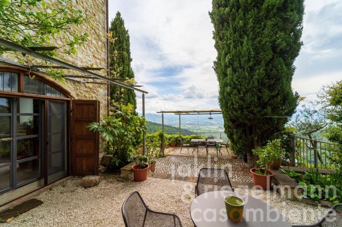 Image No.1-Maison de campagne de 3 chambres à vendre à Spoleto