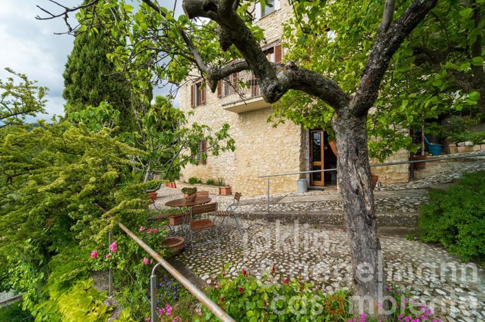 Image No.11-3 Bed Country House for sale