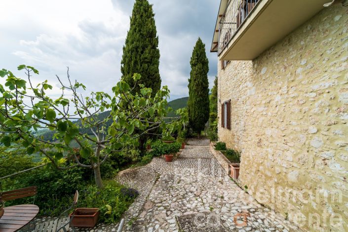 Image No.17-3 Bed Country House for sale