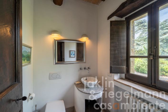 Image No.82-7 Bed Country House for sale