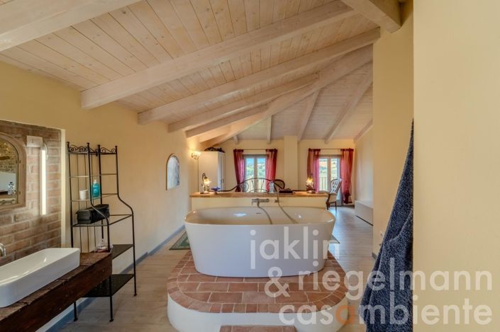 Image No.19-3 Bed Townhouse for sale